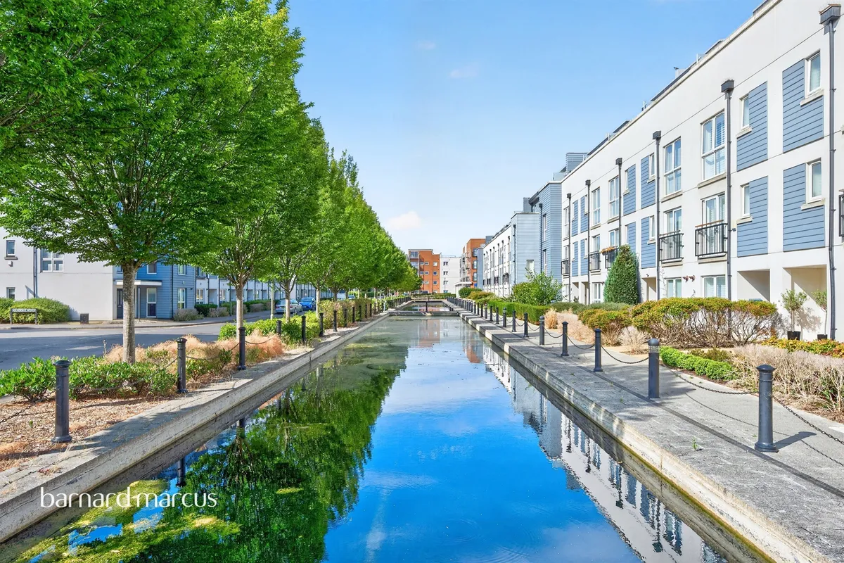 Canalside, Redhill