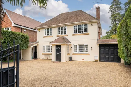 Queens Road, Weybridge, KT13