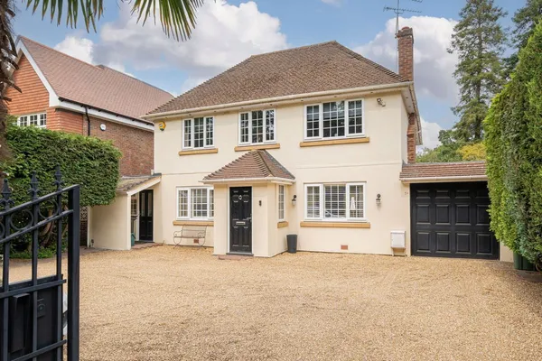 Queens Road, Weybridge, KT13 photo 1