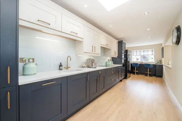 Queens Road, Weybridge, KT13 photo 3