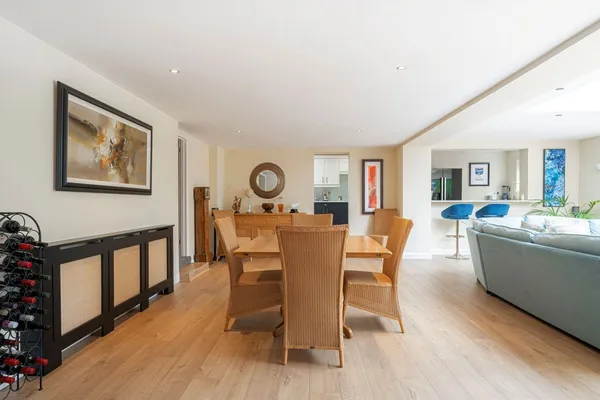 Queens Road, Weybridge, KT13 photo 4