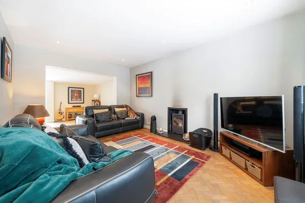 Queens Road, Weybridge, KT13 photo 5