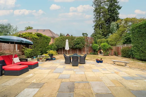 Queens Road, Weybridge, KT13 photo 13