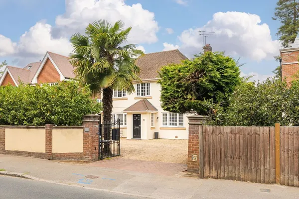 Queens Road, Weybridge, KT13 photo 14