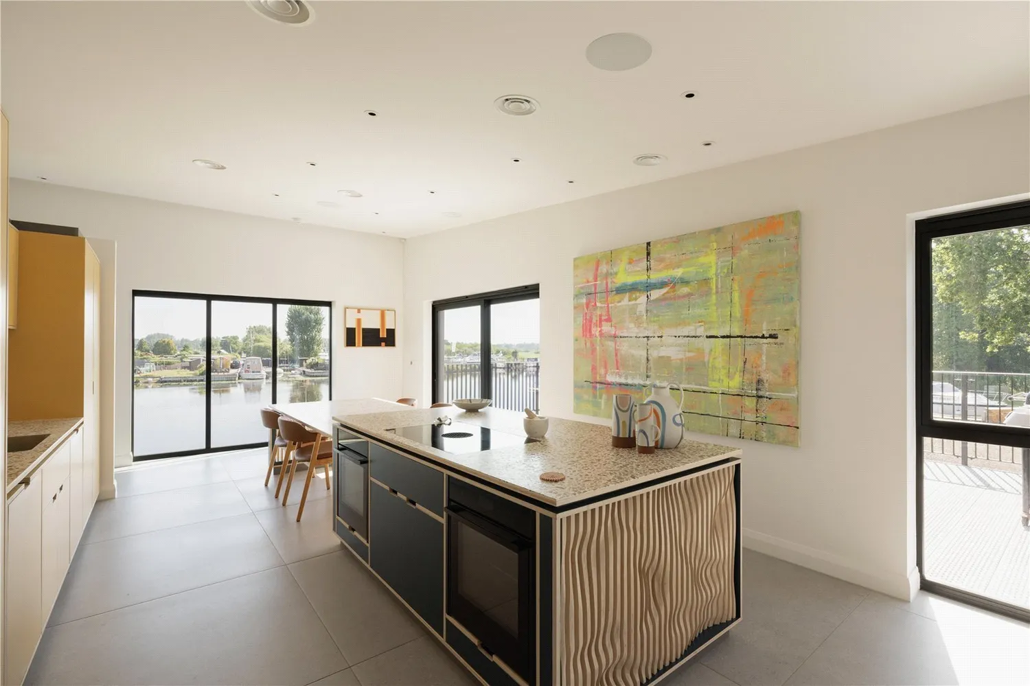 Surlingham, Norwich, NR14 photo 8