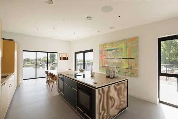 Surlingham, Norwich, NR14 photo 8