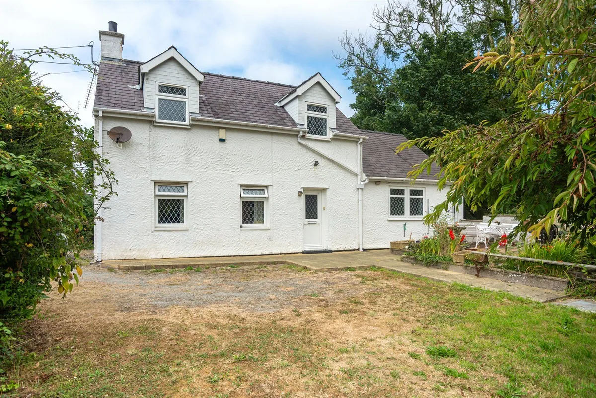 Llanbedrgoch, Isle of Anglesey, LL76