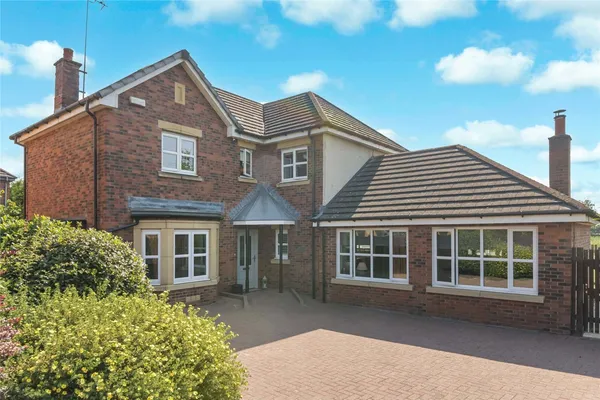 Broomhouse Crescent, Uddingston, Glas...