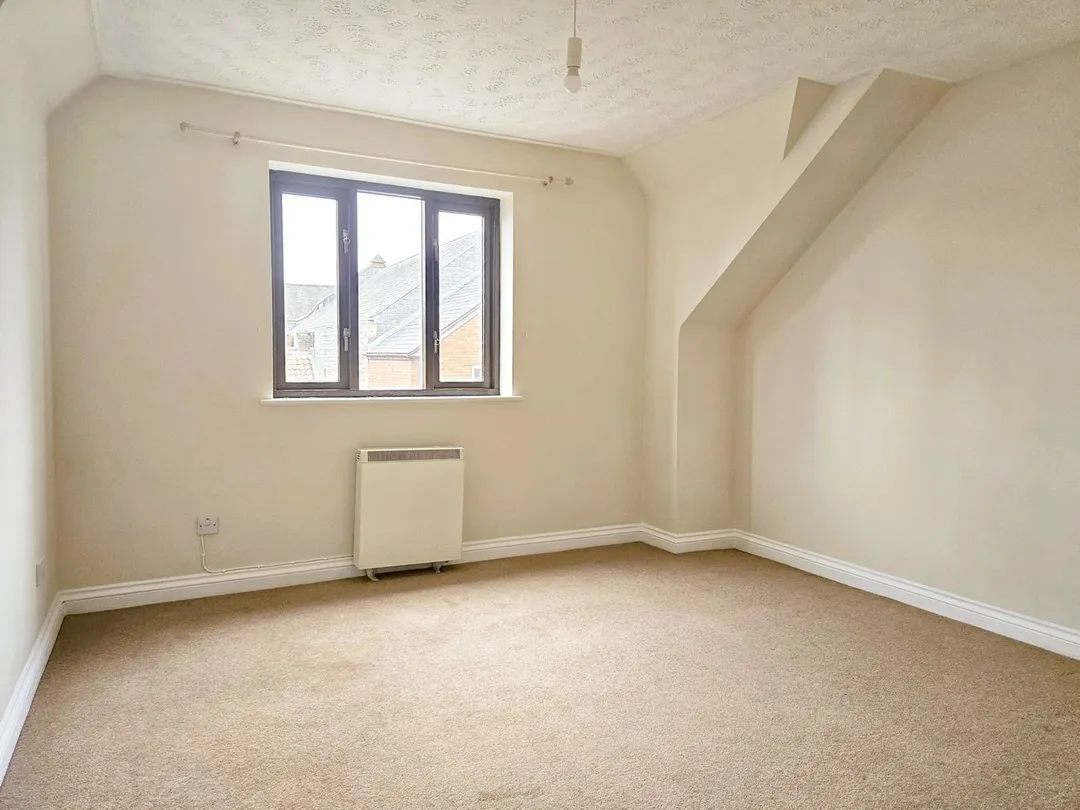 https://mr0.homeflow-assets.co.uk/files/photo/image/47942/5139/_x_/55025810.jpg