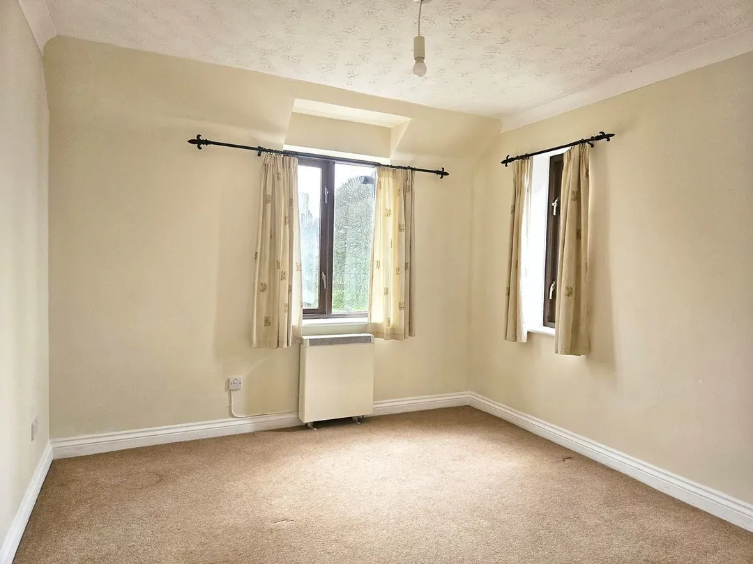 https://mr0.homeflow-assets.co.uk/files/photo/image/47942/5142/_x_/55024270.jpg