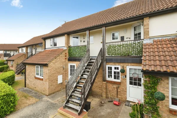 Moat Rise, RAYLEIGH, Essex, SS6