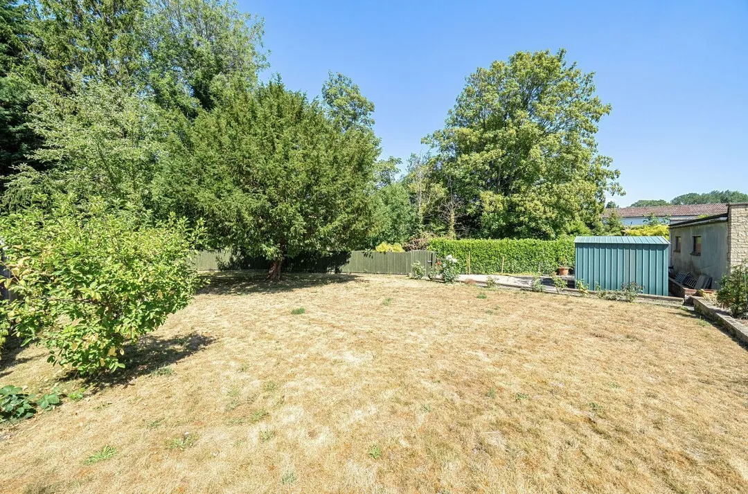 https://mr0.homeflow-assets.co.uk/files/photo/image/47942/9777/_x_/58312806.jpg