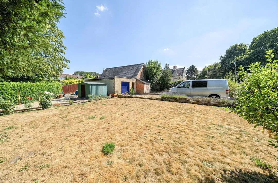 https://mr0.homeflow-assets.co.uk/files/photo/image/47942/9779/_x_/58313103.jpg