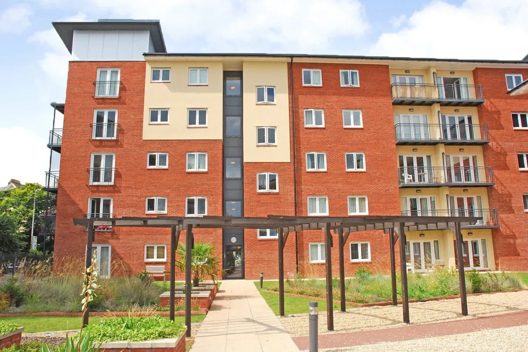 https://mr0.homeflow-assets.co.uk/files/photo/image/47943/0318/_x_/OCL150034_10.jpg