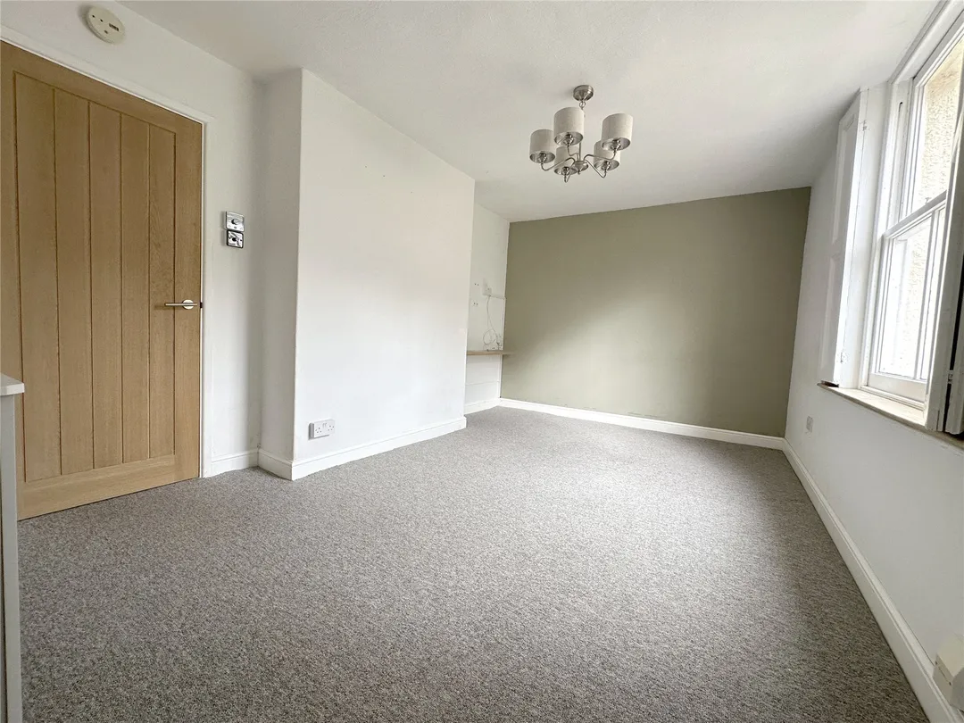 https://mr0.homeflow-assets.co.uk/files/photo/image/47943/0337/_x_/OCL240024_06.jpg
