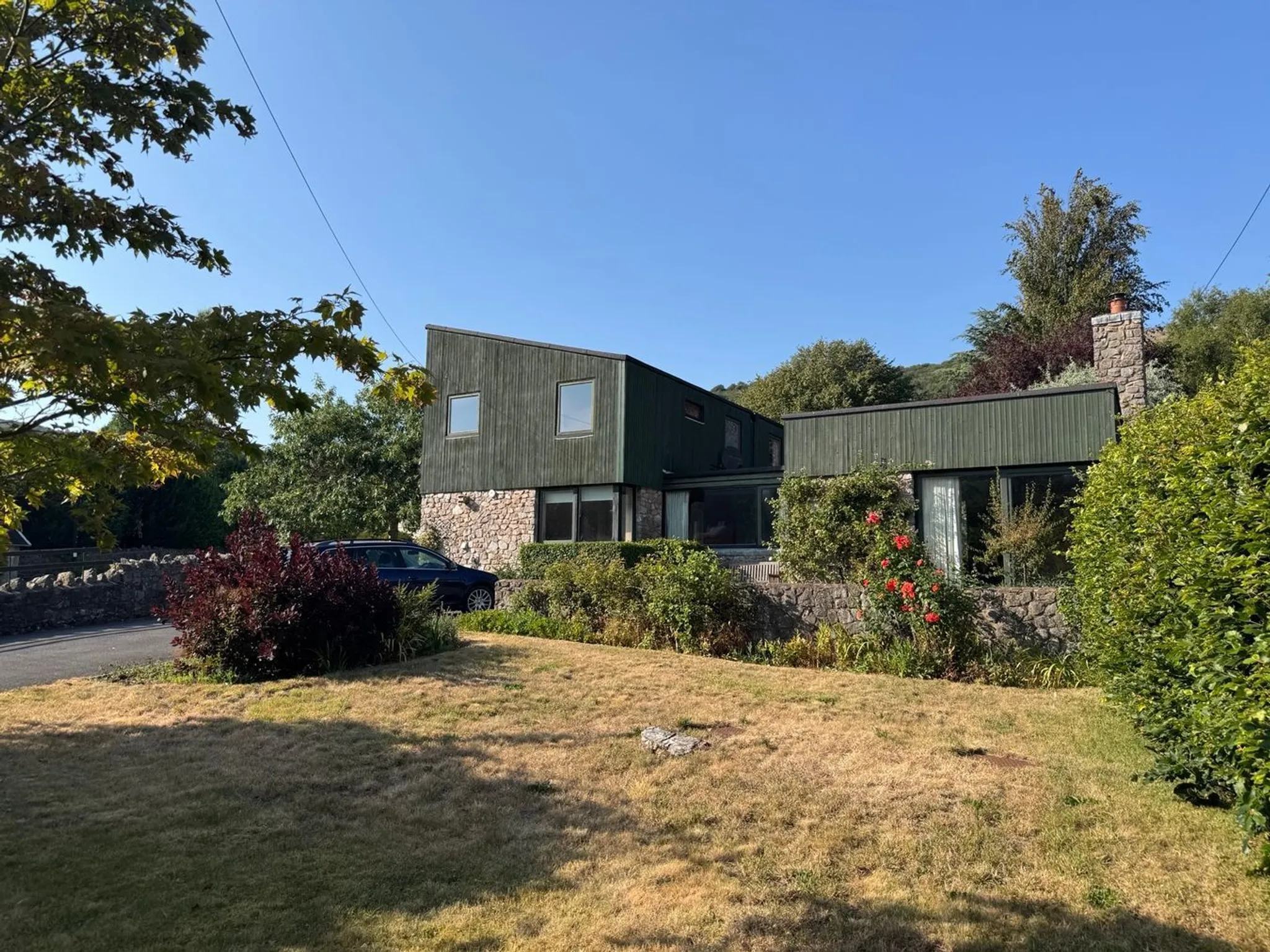 https://mr0.homeflow-assets.co.uk/files/photo/image/47945/2259/_x_/58446451.jpg