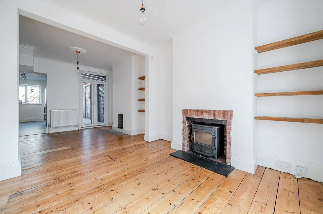 https://mr0.homeflow-assets.co.uk/files/photo/image/47945/6265/_x_/SOU240367_05.jpg