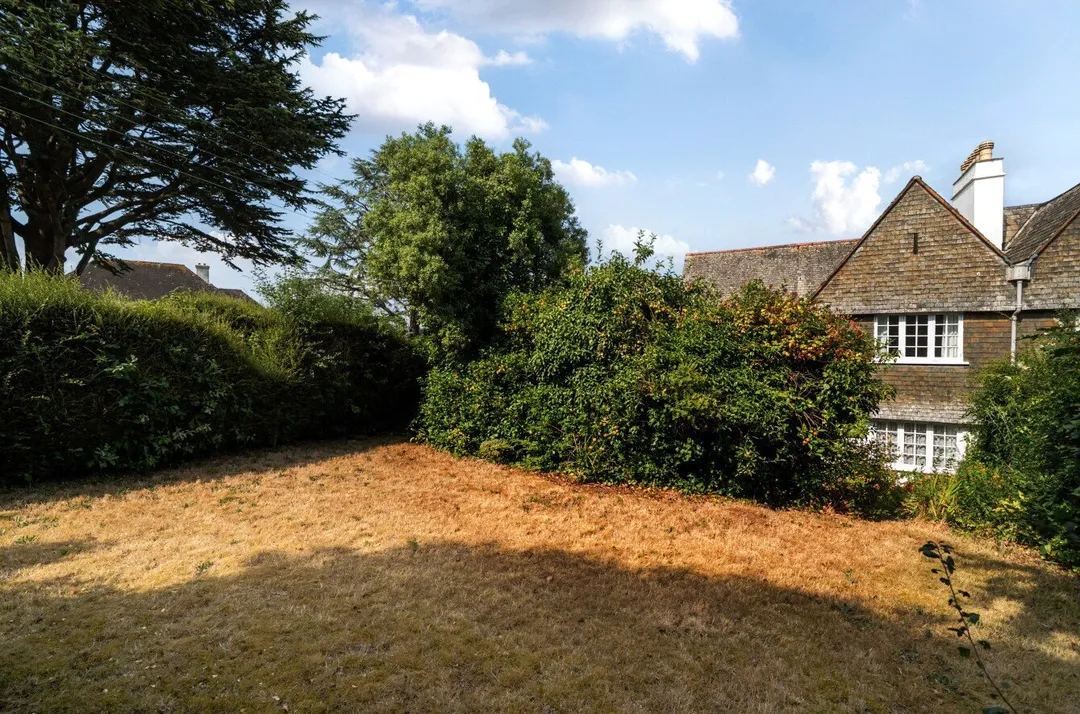 https://mr0.homeflow-assets.co.uk/files/photo/image/47949/7984/_x_/TOP250169_57.jpg