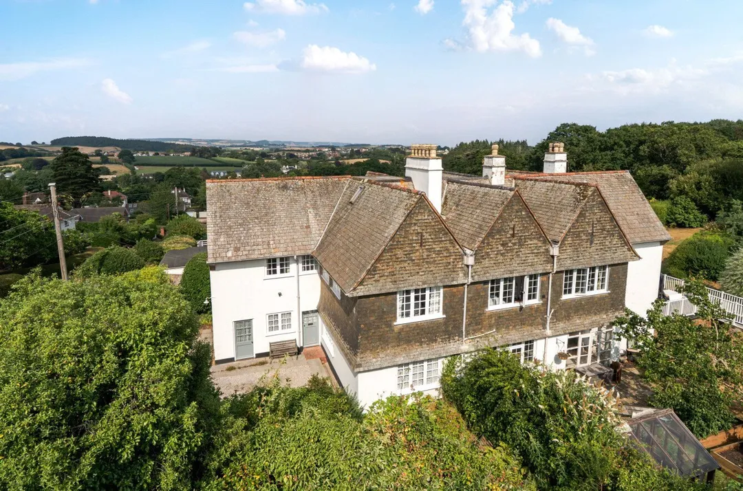 https://mr0.homeflow-assets.co.uk/files/photo/image/47949/7986/_x_/TOP250169_58.jpg