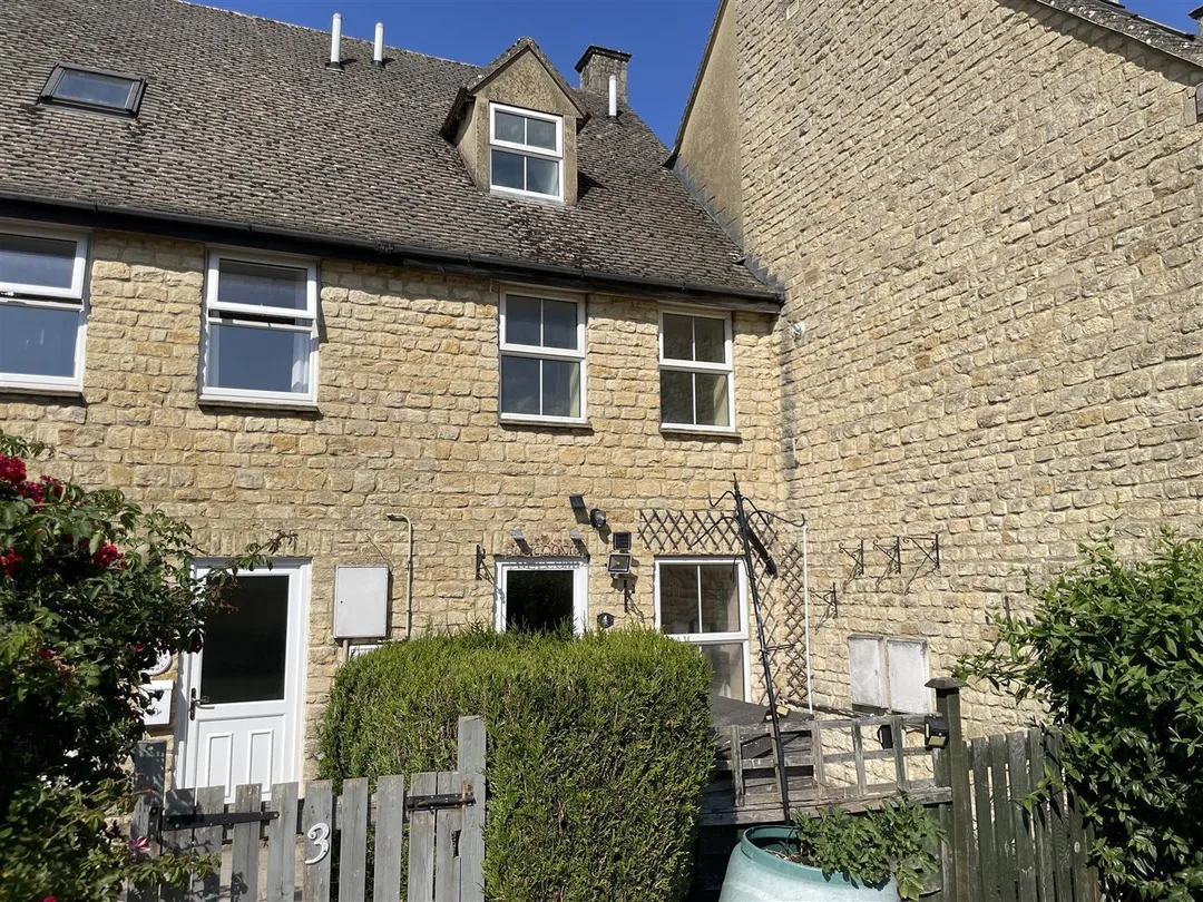 https://mr0.homeflow-assets.co.uk/files/photo/image/47950/0057/_x_/otoxtk89akWCBgAsXPT2Zg.jpg