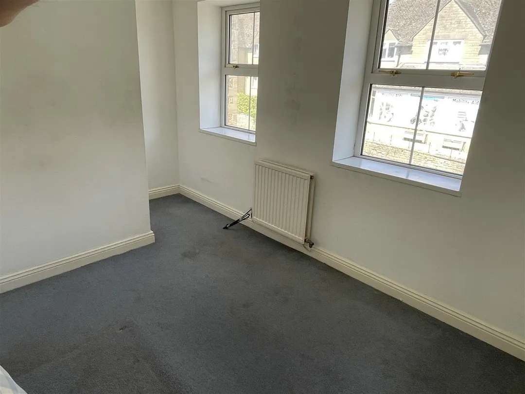 https://mr0.homeflow-assets.co.uk/files/photo/image/47950/0058/_x_/das4gucS00eaPKCOhlzjww.jpg