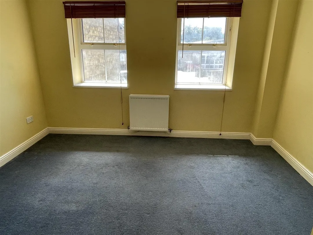 https://mr0.homeflow-assets.co.uk/files/photo/image/47950/0059/_x_/bcUqfz9VOkqLgf1WX3_mvw.jpg