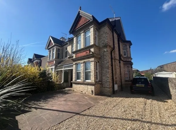 Broadwater Road, Worthing, BN14