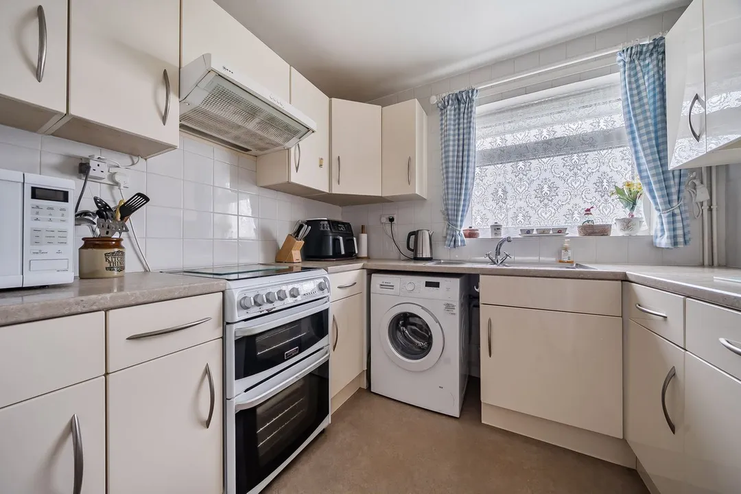 https://mr0.homeflow-assets.co.uk/files/photo/image/47950/8045/_x_/52963302.jpg