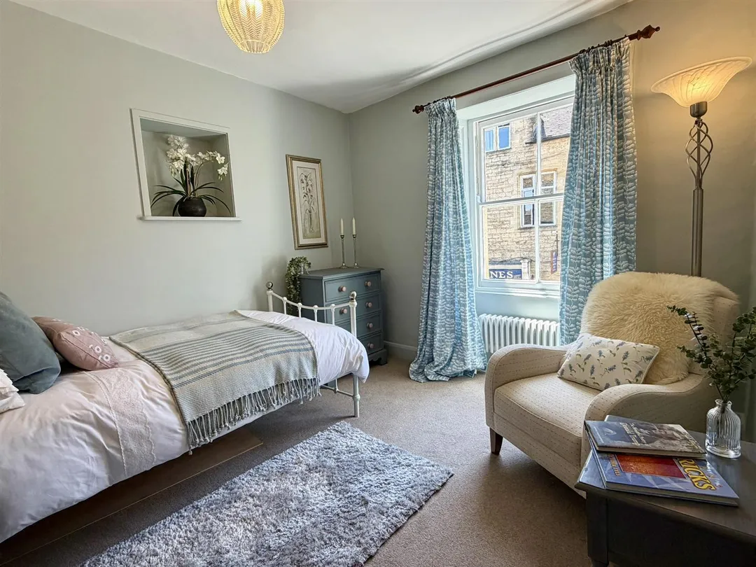 https://mr0.homeflow-assets.co.uk/files/photo/image/47951/4155/_x_/y35yy9UB3Umgr7JLr4iIjA.jpg
