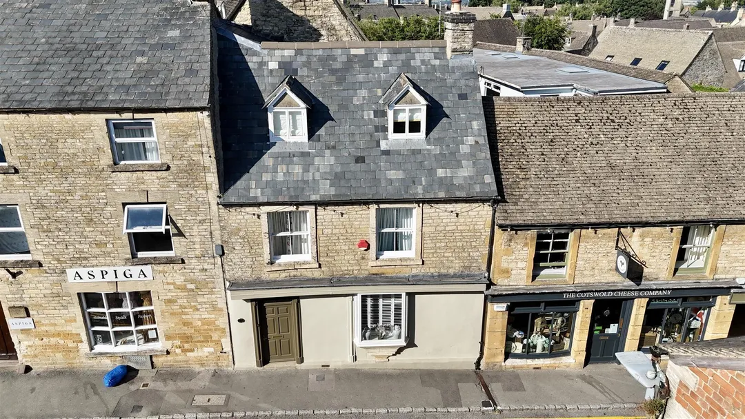 https://mr0.homeflow-assets.co.uk/files/photo/image/47951/4174/_x_/tB0CeE1CWkiTNgAgPBn2zQ.jpg