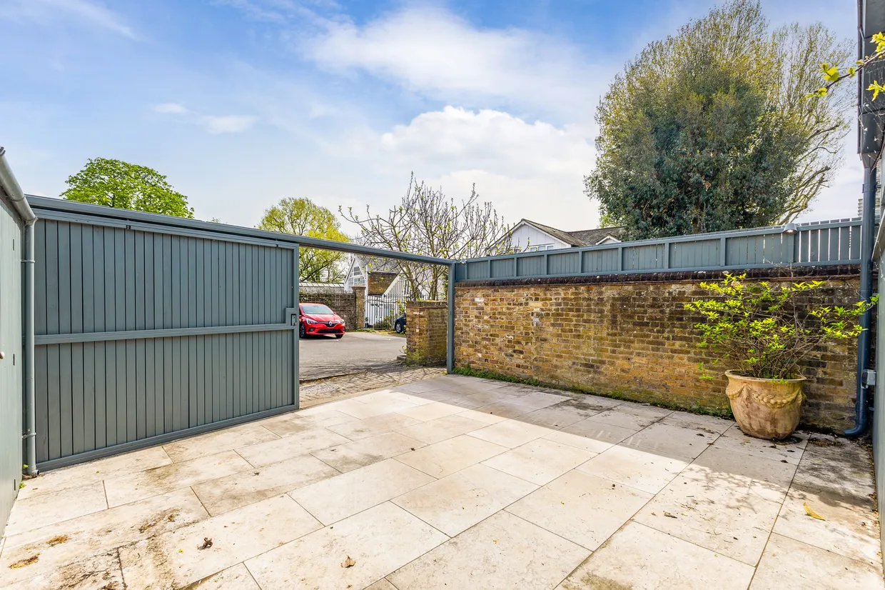 Thames Street, Hampton, TW12 photo 18