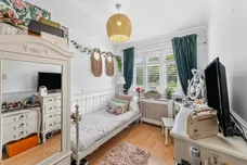 New Close, London