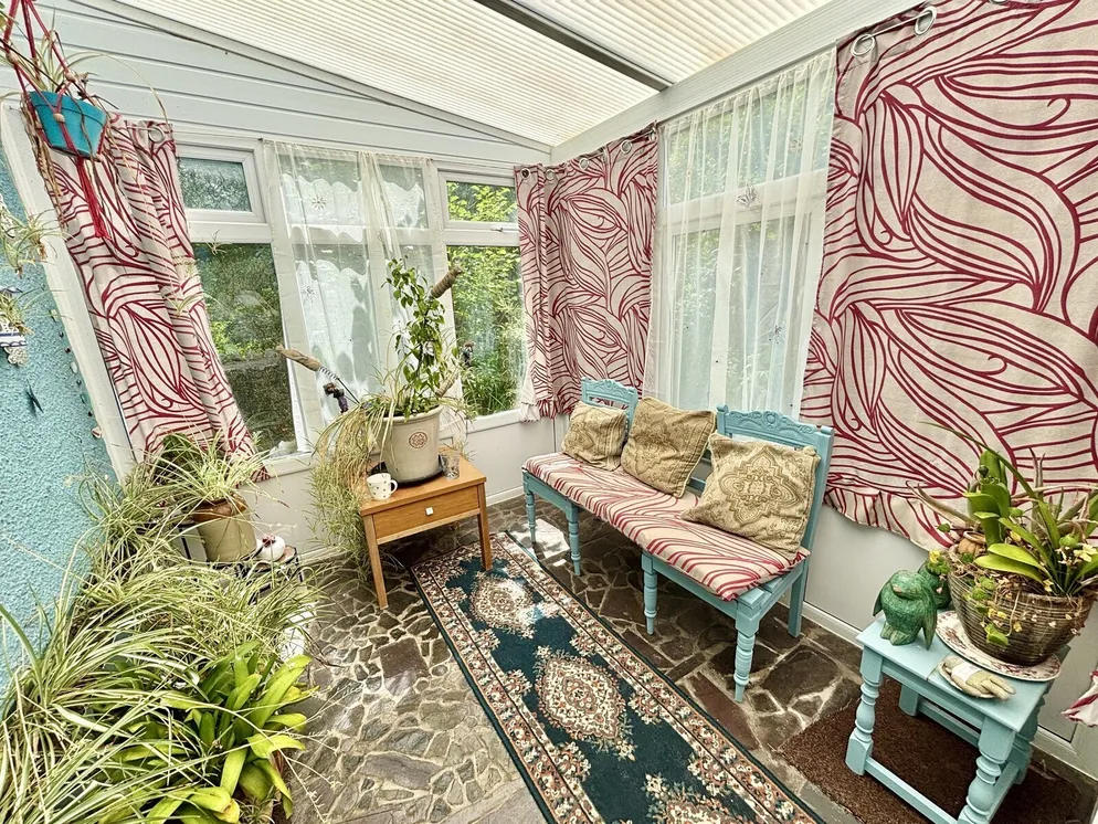 Property carousel item 13