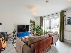 Larwood Drive, Stevenage thumb 3