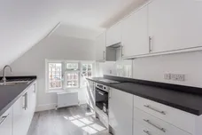 1 Acre Passage Windsor SL4 photo 1