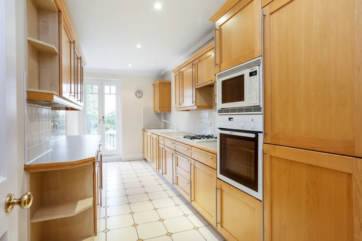 Clevedon Road Richmond TW1 photo 1