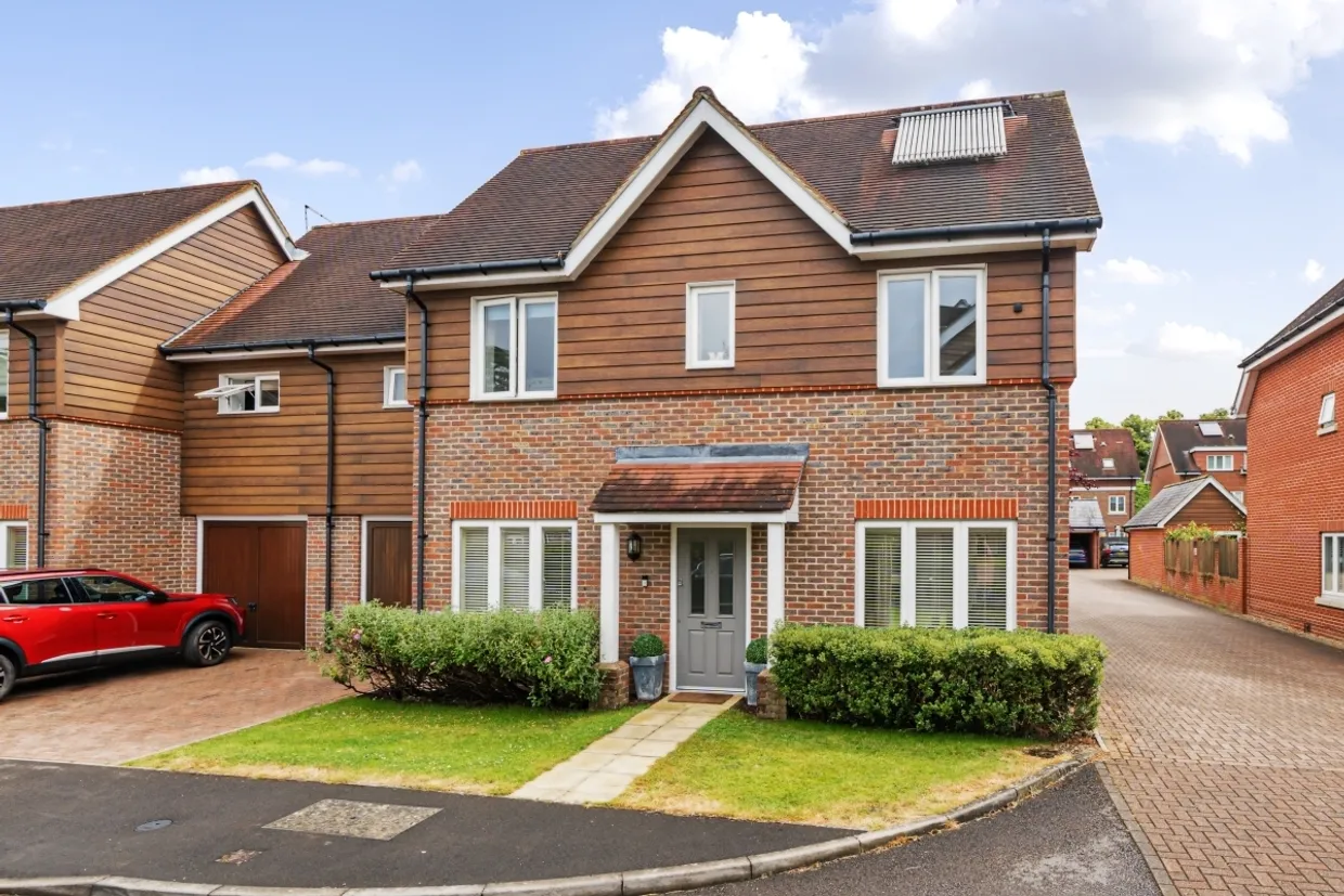 Mulberry Way, Ashtead KT21 photo 1