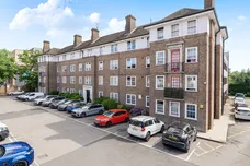 Bishopric Court Horsham RH12 photo 1