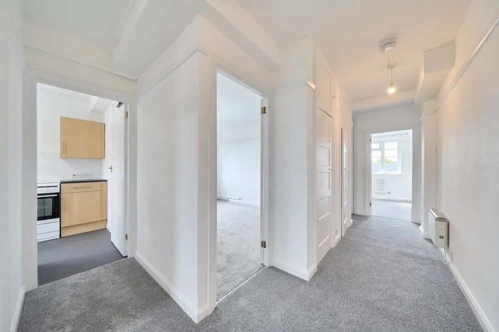 Bishopric Court Horsham RH12 photo 2