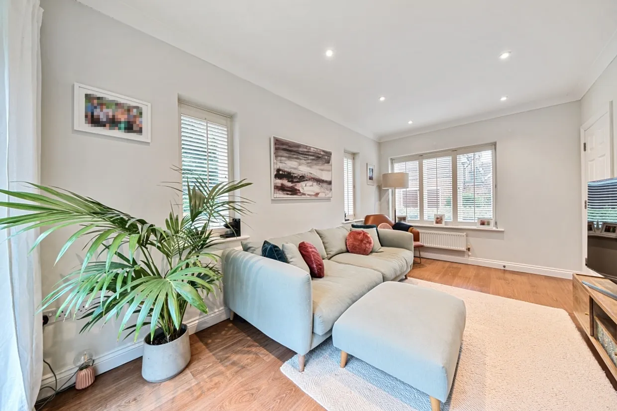 Mulberry Way, Ashtead KT21 photo 2