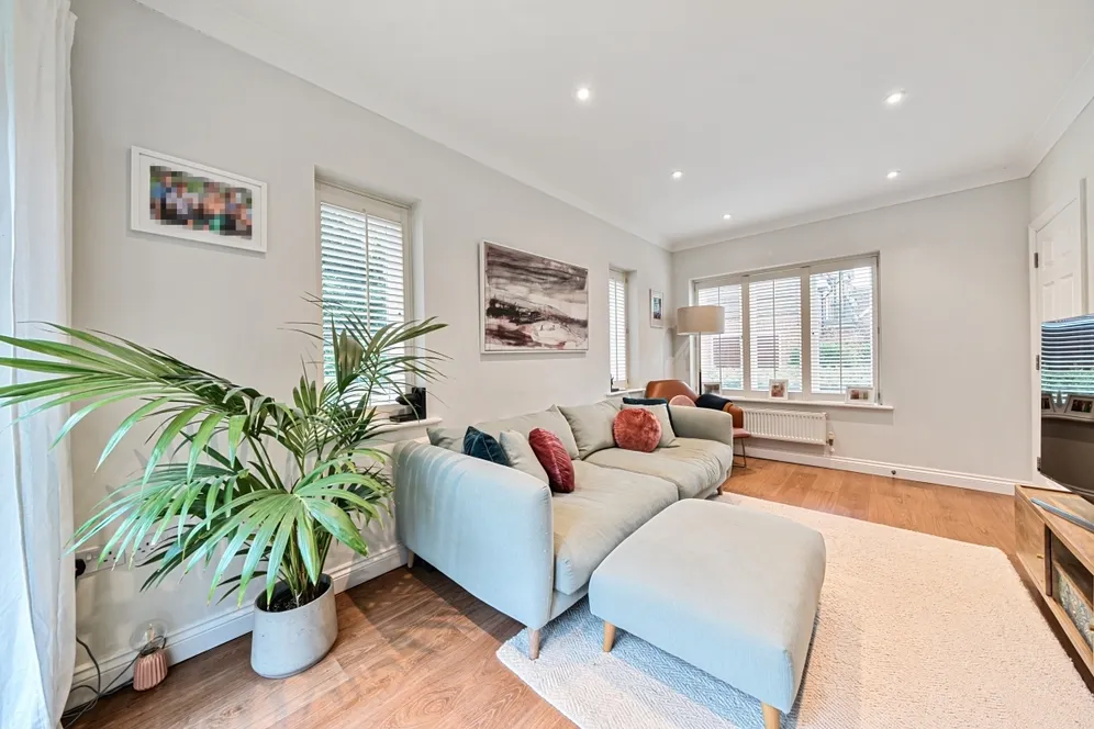 Mulberry Way, Ashtead KT21 photo 2