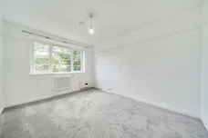 Bishopric Court Horsham RH12 photo 3