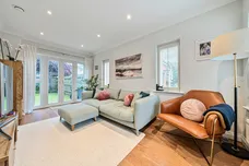 Mulberry Way, Ashtead KT21 photo 3
