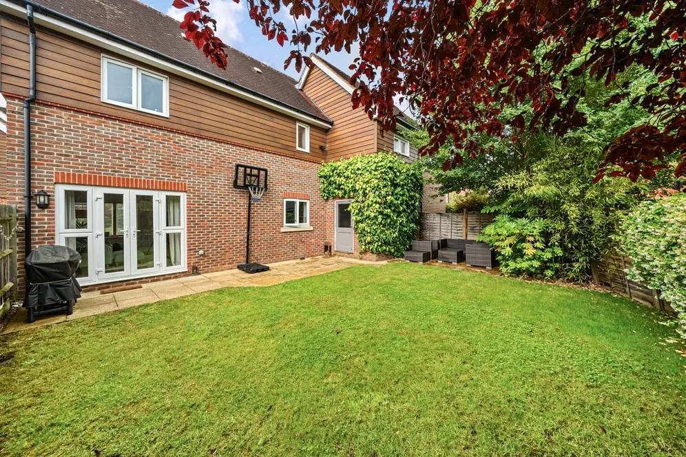 Mulberry Way, Ashtead KT21 photo 4