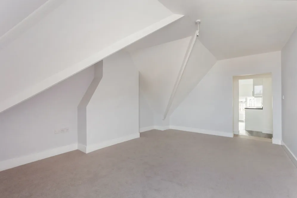 1 Acre Passage Windsor SL4 photo 5