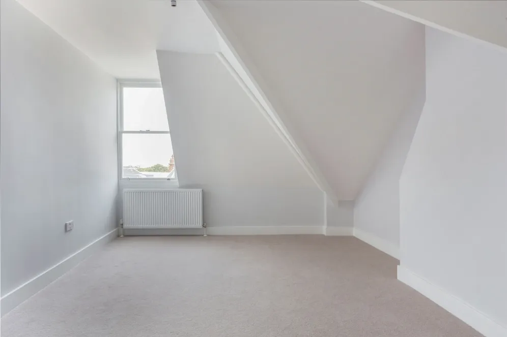 1 Acre Passage Windsor SL4 photo 8