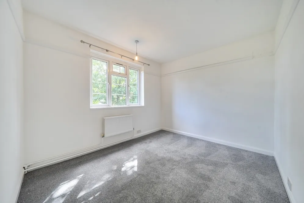 Bishopric Court Horsham RH12 photo 8