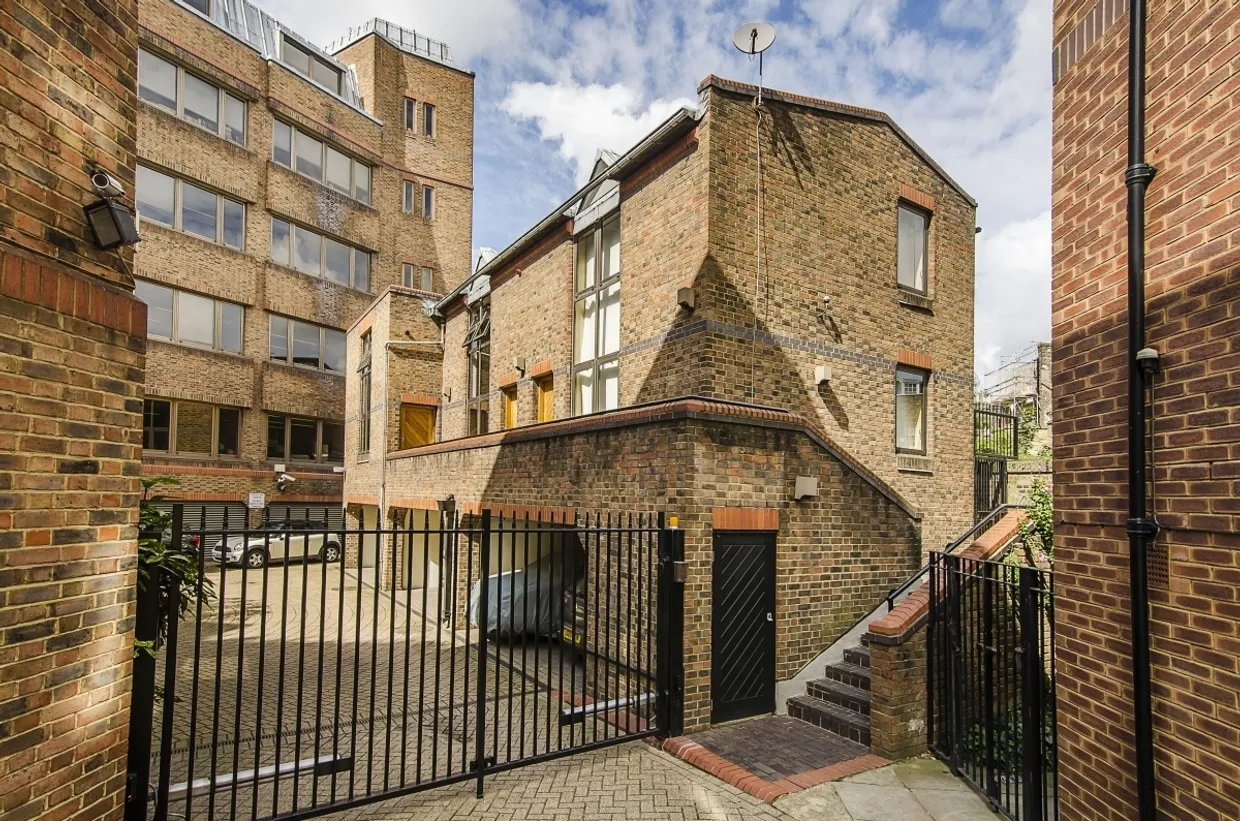 Whittaker Street London SW1W photo 7