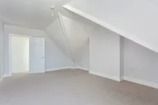 1 Acre Passage Windsor SL4 photo 9