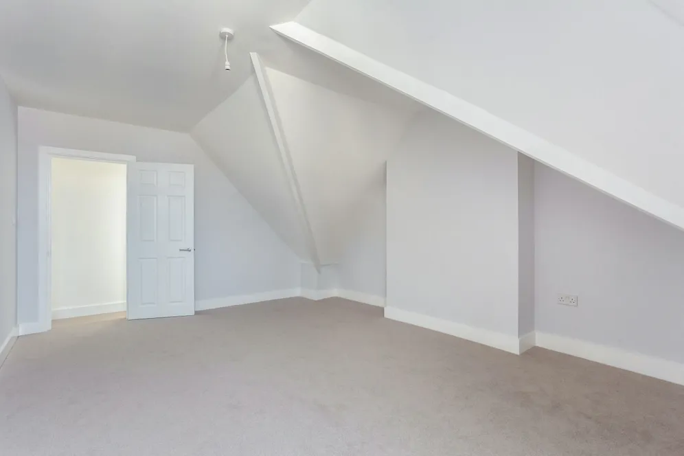 1 Acre Passage Windsor SL4 photo 9